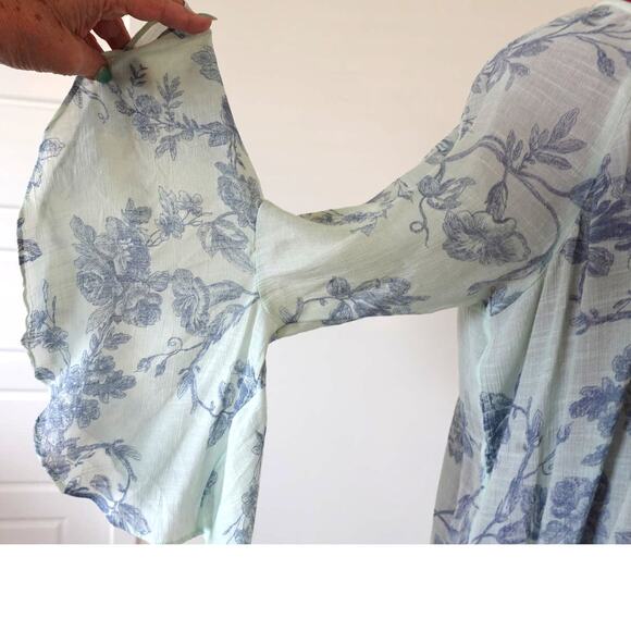 Lauren Conrad spring Blue sea mist n blue floral swing sleeve blouse XXL - Picture 5 of 6